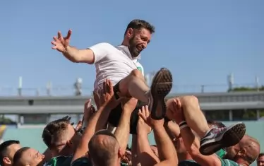 Ромен Балмис е подхвърлян на ръце от българските ръгбисти след успеха над Турция през май т.г. на Националния стадион "Васил Левски".