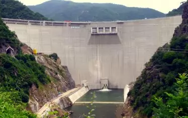  Хидровъзелът "Цанков камък" е разположен на река Въча.