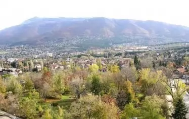  Близостта до паркова среда се изтъква като основно преимущество на терена в "Горна баня". 