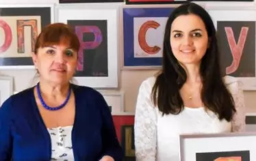  Художничките Ване и Кристи, майка и дъщеря, които имат изяви във Франция и в България. 