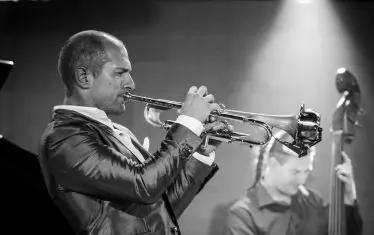  Боби Вълчев е блестящ на тромпет. 