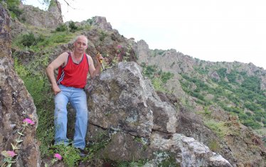 В търсене на минерали в Източните Родопи.