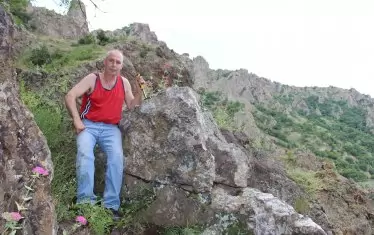 В търсене на минерали в Източните Родопи.