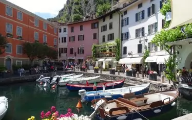 Сънливото рибарско селце се радва на траен интерес не само от туристите, но и от страна на учените.