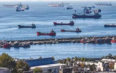  Въпреки заплахите на Русия, корабите със зърно продължиха да преминават по хуманитарния коридор