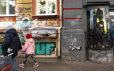 Изрисуваният пенис, превърнат в бойна глава на ракета.