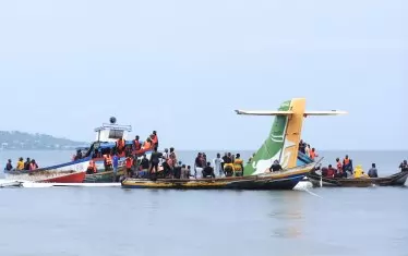 19 загинаха в паднал в езеро самолет