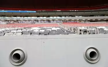 Точковата система за охлаждане осигурява температура от 20 градуса от терена до два метра над най-горните седящи места на стадионите.