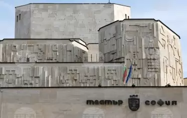  Архивни снимки на вида на театър "София" преди началото на ремонта