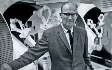 През 1965 г. - на снимачната площадка на "2001: Космическа Одисея".