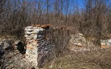  Крепостна стена в Лефке.