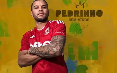 Педриньо позира с екипа на "ЦСКА 1948".