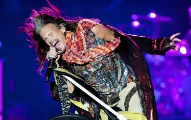 Фронтменът на Aerosmith на сцената.