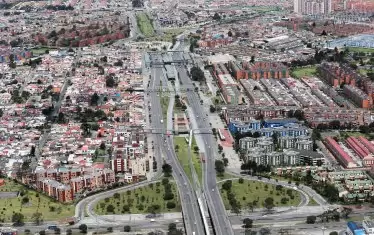 През 2020 г. колумбийската столица Богота разшири вече съществуващата 550-километрова веломрежа на града с 84 км временни трасета, които впоследствие се превърнаха в постоянни.