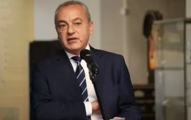 Нашият Гълъб вади от джоба си мерки, които ще накажат жестоко австрийци, нидерландци и прочие наши врази.