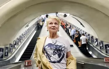  Дизайнерката на откриването на фотографската изложба "Спасете Арктика" през 2015 г.