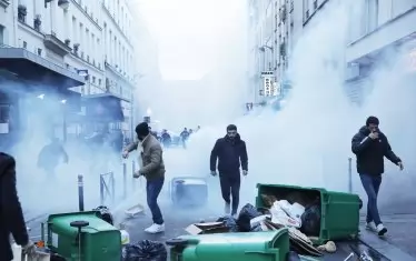 Втори ден протести в Париж след убийството на трима кюрди 