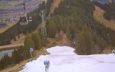 Достатъчно сняг продължава да няма в Ленгрис (Германия)...