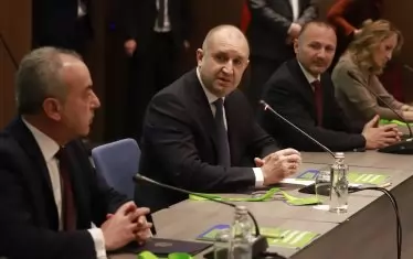 Гълъб Донев и негови министри отиват на работа при президента