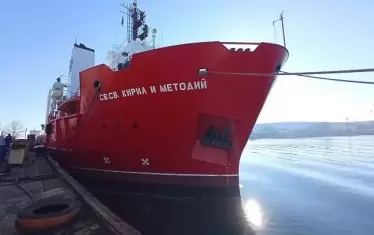 Полярният ни кораб намери мигрантска лодка с детски вещи
