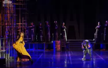  Михаела Филева и Борис Тасков като Есмералда и Квазимодо.