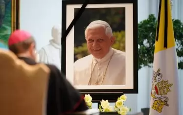 Папа Бенедикт XVI е мъртъв, но ще живее на екрана