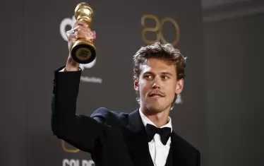  Остин Бътлър триумфира с ролята на Елвис Пресли.