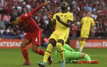 Друг емблематичен провал е Ромелу Лукаку (на преден план), за когото лондончани платиха 113 млн. евро.