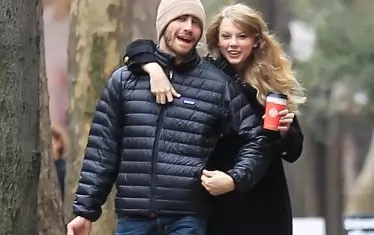  Тейлър Суифт и Джейк Джиленхол - щастливи за 3 месеца през 2010-а...