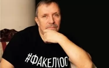 Докато Кулябин работи с Малкович, баща му е арестуван в Русия