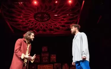 Явор Бахаров и Константин Еленков в спектакъла на Асен Шопов "Майстори".