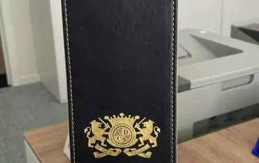 Опаковка от изпитото френско шампанско