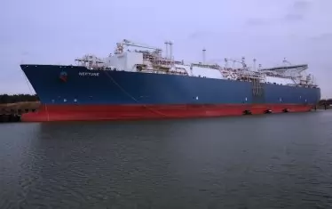 Платформата за регазификация "Нептун"
