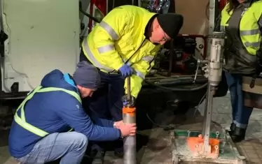 Вземане на проби от настилката на ул. "Граф Игнатиев". 