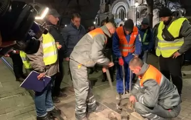 Вземане на проби от настилката на ул. "Граф Игнатиев". 