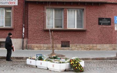 Eстетично и героично.