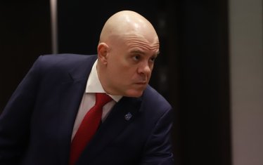 Гешев пада жертва на спасяването на редник Пеевски