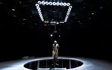  Цветан Алексиев в сцена от спектакъла.