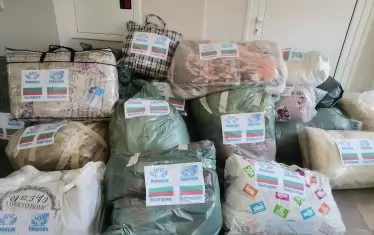  Надписи на два езика.