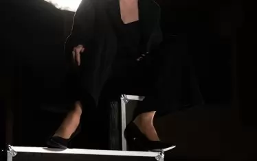  Теодора Духовникова в сцена от спектакъла.