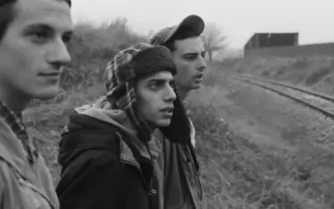 Ованес (в средата) в "Каръци" - филм на неговия учител в НАТФИЗ Ивайло Христов.