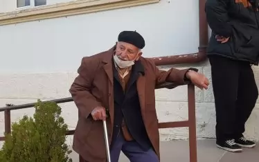 Дори хора, които едва стоят на краката си, гласуваха с хъс през 2021 г.  на референдума в Обзор.