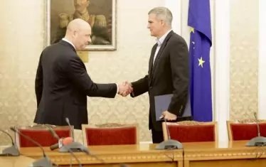Реденето на листите предизвика разрив в "Български възход" 