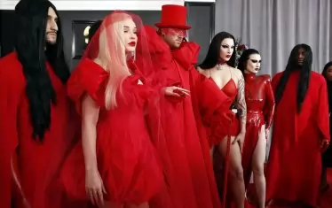  Ким Петрас (с роклята) и Сам Смит (с цилиндъра)