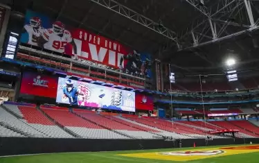 Стадион "Стейт Фарм" в Глендейл е готов да посрещне зрелището Супербоул LVII.