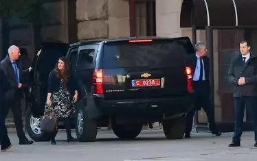 Американският посланик Херо Мустафа влезе в следобедните часове за среща с Румен Радев