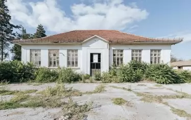 Природата си взима обратно своето. 