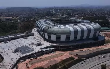 Стадион "зебра" в Бразилия повлече шеги още преди откриването