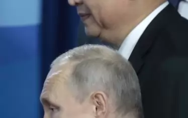 Една от двете световни сили в Азия става второстепенна и вече ѝ личи