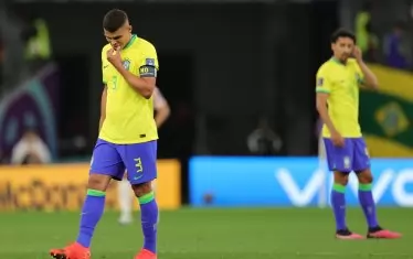След загубата на Бразилия в 1/4-финала срещу Хърватия на Мондиал 2022 Тиаго Силва (вляво) бе много разочарован заради мисълта, че това е последното му световно първенство. Но това не е съвсем сигурно, предвид добрата му форма.